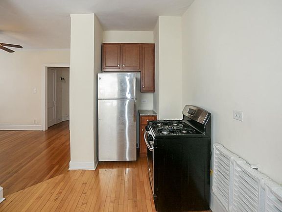 3rd image of 1615 W Berteau Ave #3