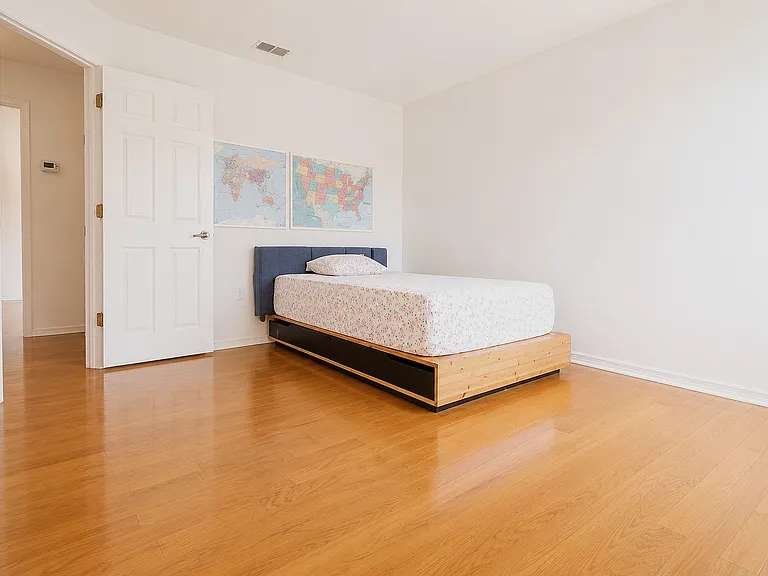 410 Sandringham Ct — Photo 25