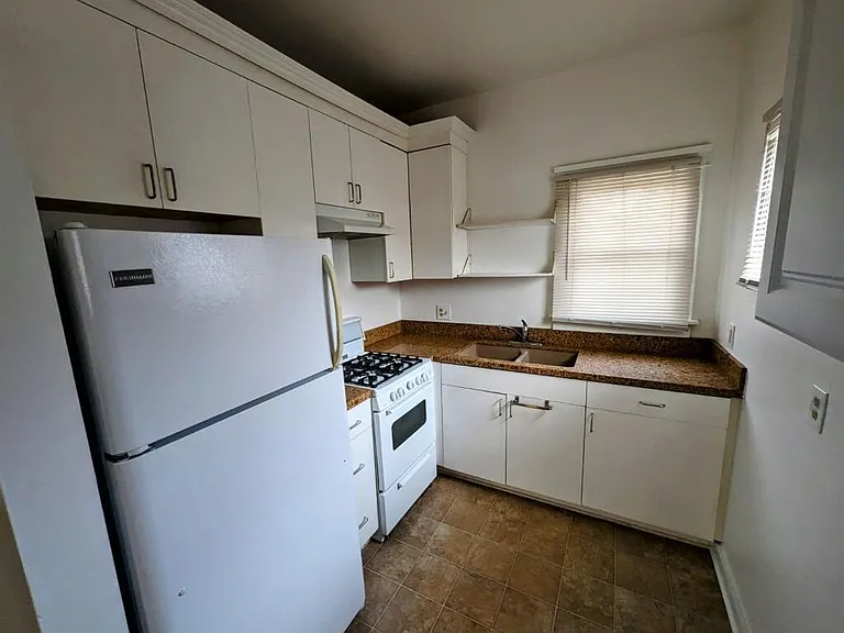 489 Dawson Ave #D — Photo 2
