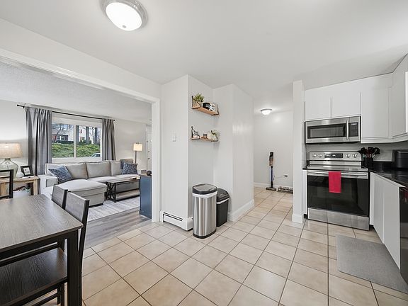 5th image of 8 Lincoln Drive #B