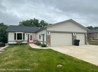 1416 W Pheasant Rdg, Watford City, ND 58854