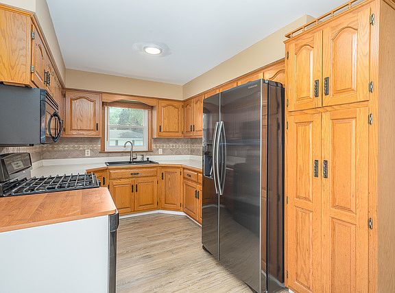 5th image of 2701 Lancaster Dr