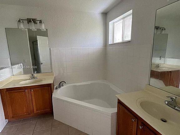 5th image of 1675 SE 9th Ter
