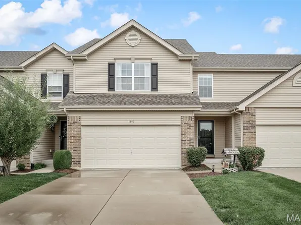 1842 Sterling Oaks Dr, Saint Peters, MO 63376