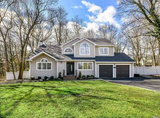 43 Barrow Ct, Huntington, NY 11743