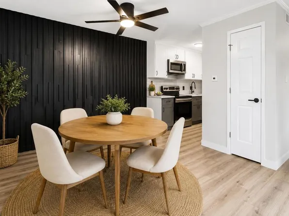 2809 N Los Felices Cir E #212, Palm Springs, CA 92262