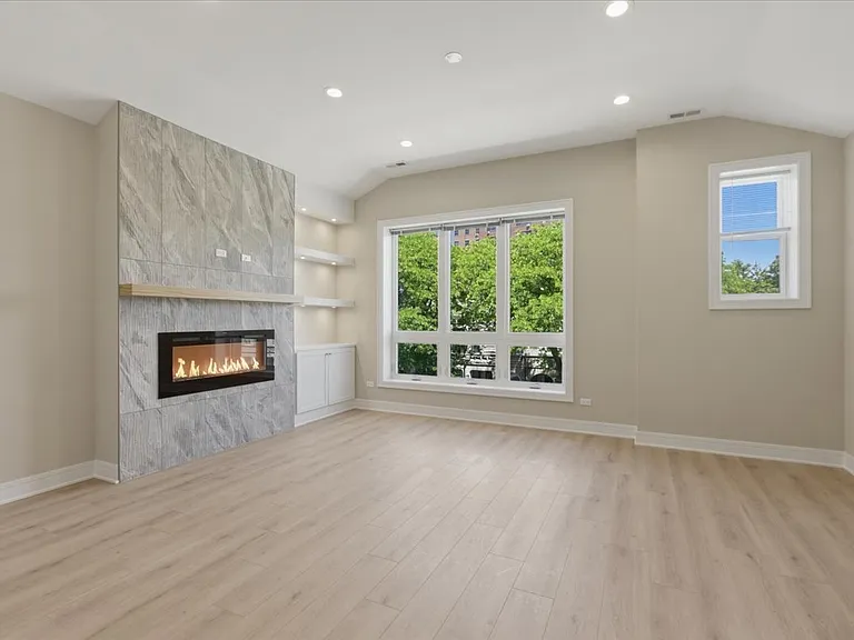 4932 S Champlain Ave #3 — Photo 2
