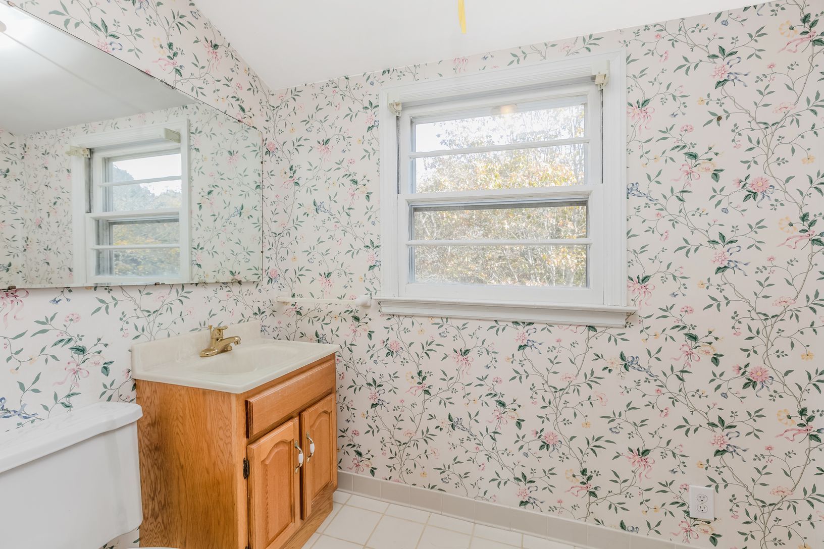  Half Bathroom - Upper Level