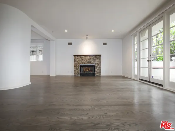 9024 Cynthia St APT 104, West Hollywood, CA 90069