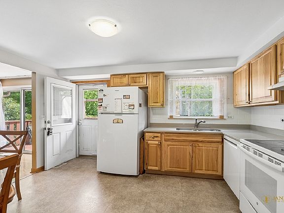 4th image of 1425 Concord Ln
