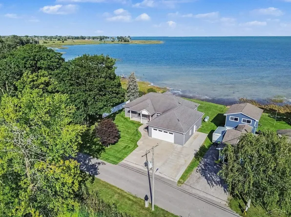 5871 Sandy Dr, Pinconning, MI 48650