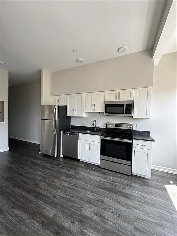 1 bed, 1.0 bath, 600 sqft, $1,950 — Photo 4
