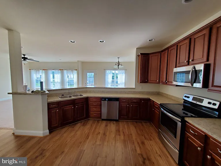 233 Kanter Dr — Photo 6