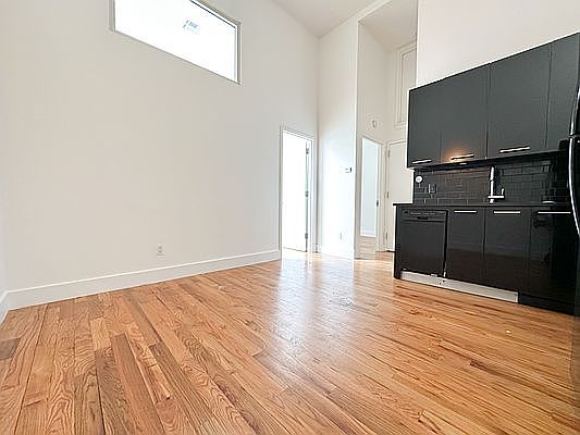 1st image of 170 Meserole St #2B