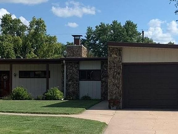 2nd image of 415 Beverly Dr