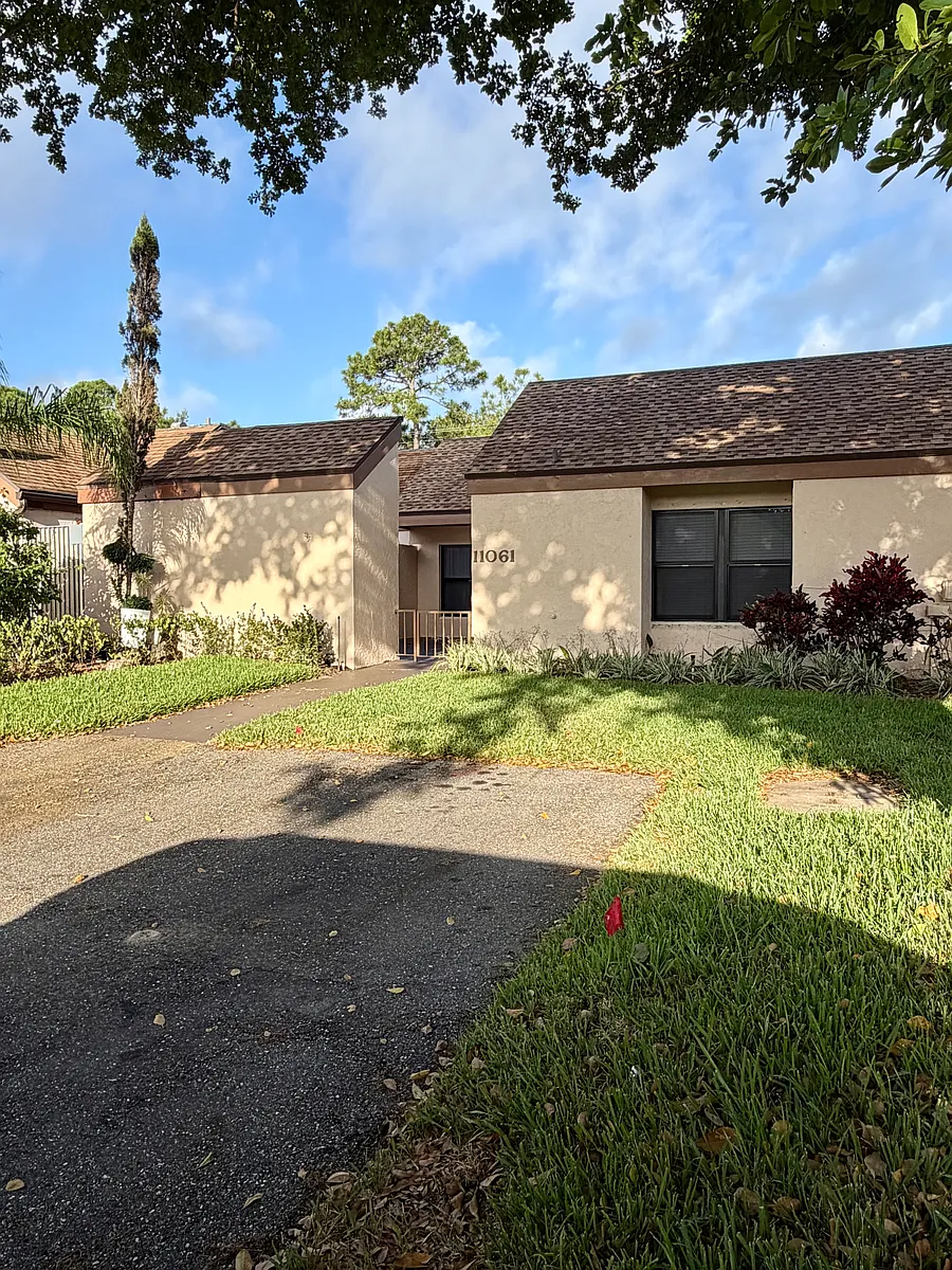 Building Photo - 11061 Nutmeg Dr