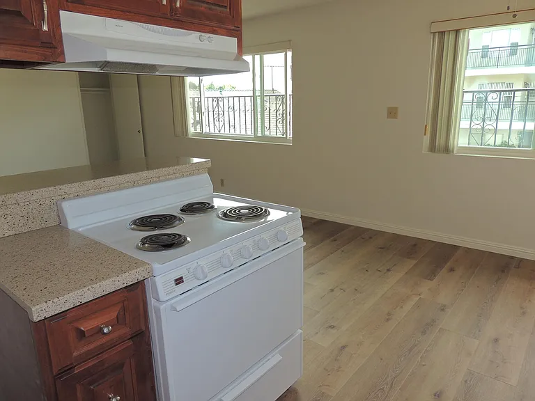 321 Gladys Ave #4 — Photo 17
