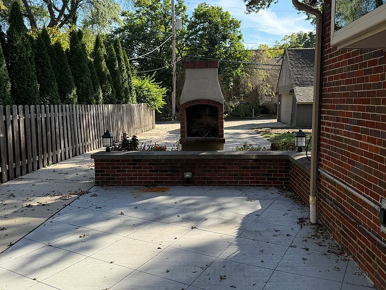 2629 E Broad St — Photo 54