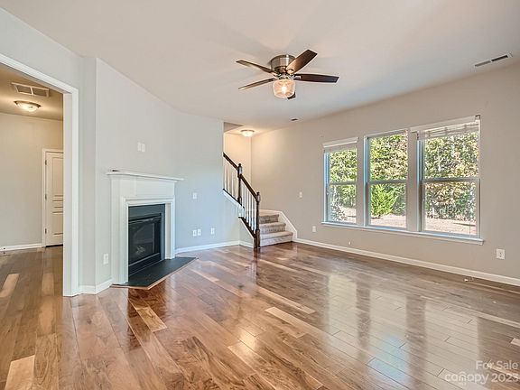 4th image of 15210 Colonial Park Dr