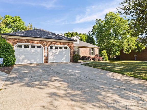 3rd image of 2200 Wynbourne Dr