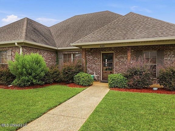 4th image of 430 Rolling Hills Cir