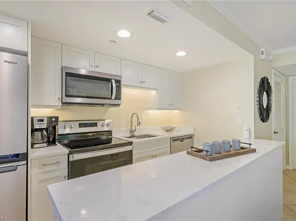 480 5th St S 104, Naples, FL 34102