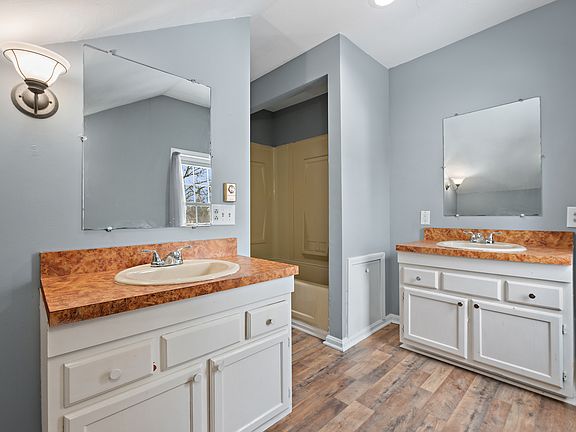 5th image of 1236 Park Rd