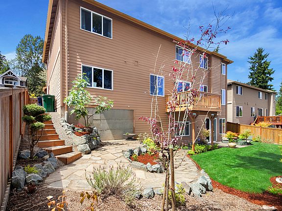 Beautiful gardens & patio 