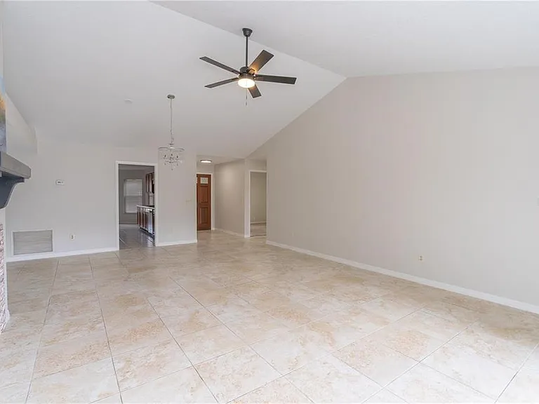 660 Holbrook Cir — Photo 20