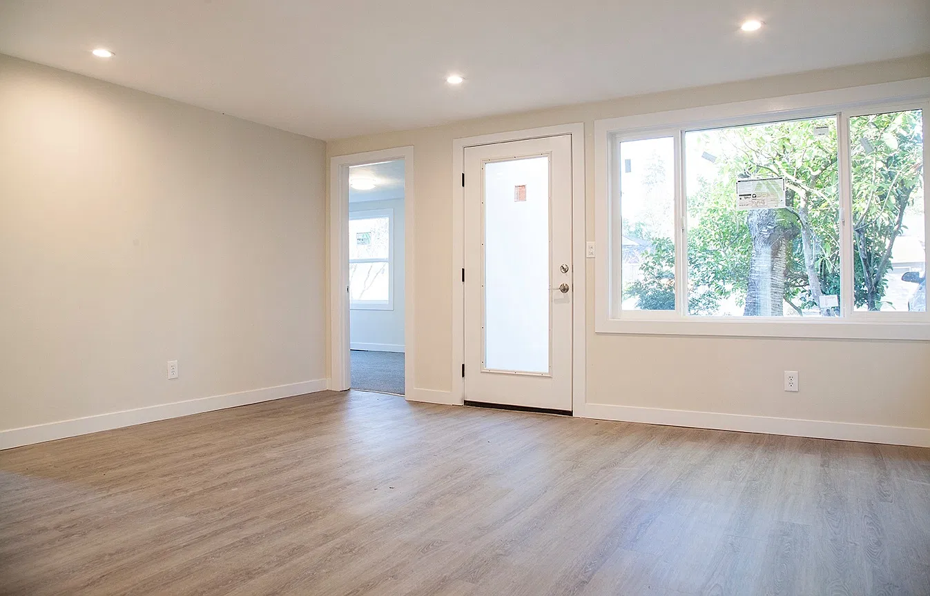 3 bed, 920 sqft, $3,150 — Photo 3