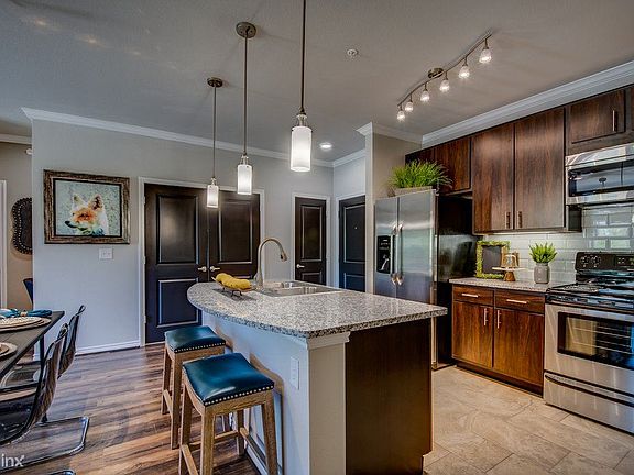 4th image of 21650 Milsa Dr