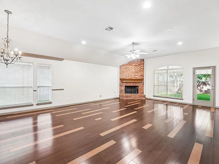 10028 Lisi Anne Dr — Photo 8
