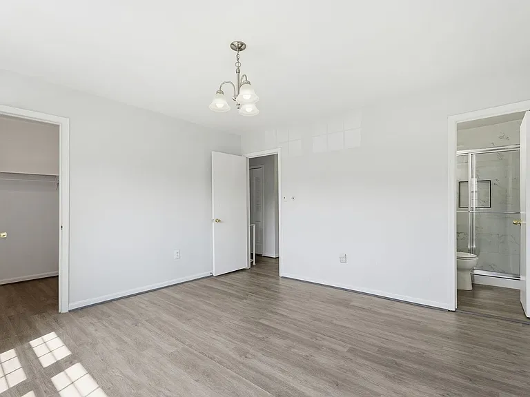 9178 Laurelwood Ct — Photo 19
