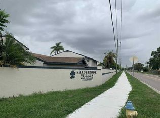 1084 Longfellow Cir #90, Sarasota, FL 34243