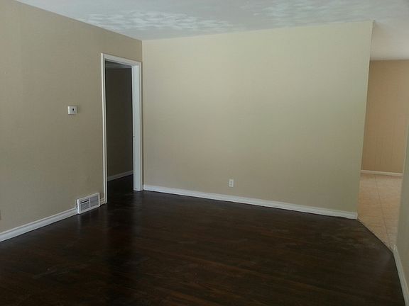 4th image of 1720 Rosemont St