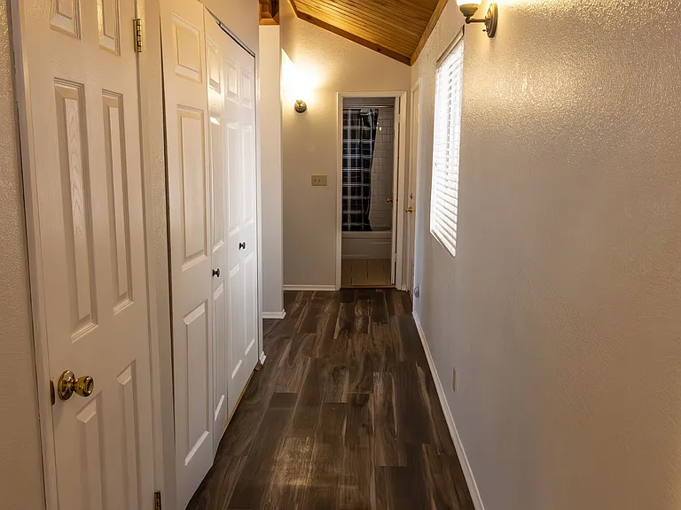 744 E Meadow Ln — Photo 5