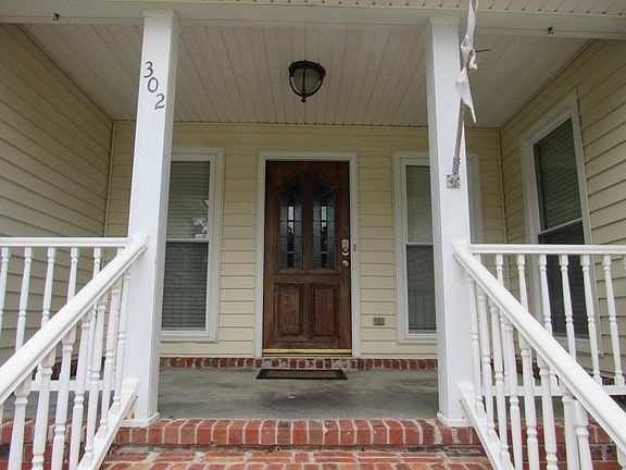 302 Mendenhall 004