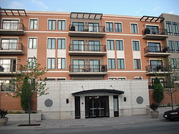 2nd image of 135 S York St Unit 218