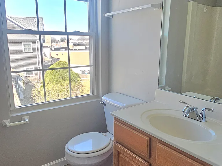 129 Main St #B2 — Photo 7