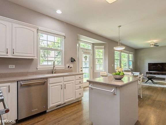 4th image of 2261 Meadowcroft Ln