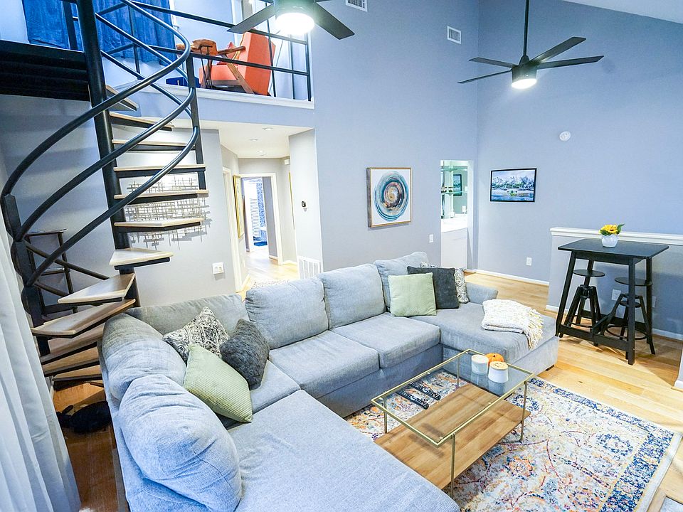 2nd story- living room
