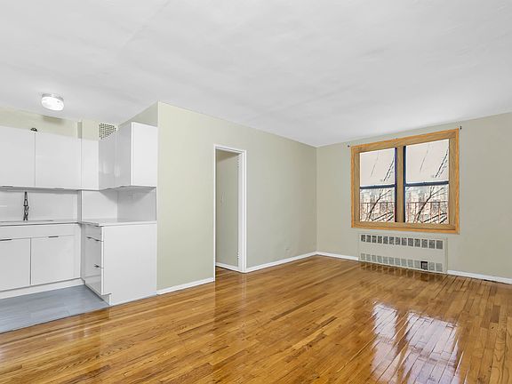 3rd image of 8830 182nd St