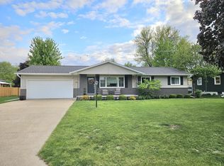 104 6th St, Durant, IA 52747
