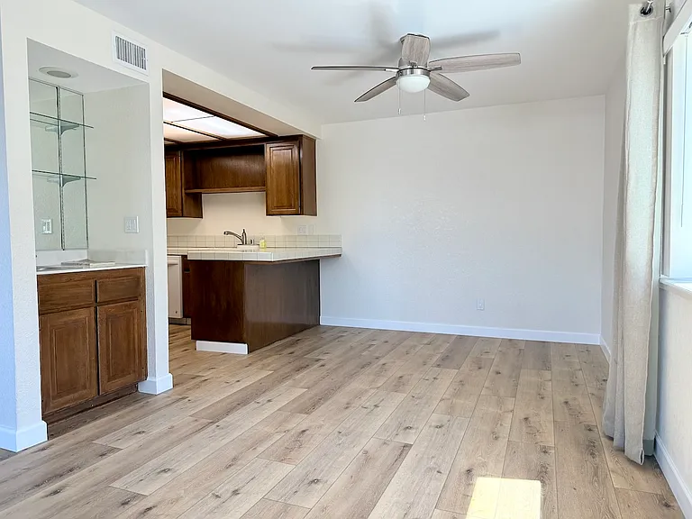 Dining area & wet bar by kitchen.