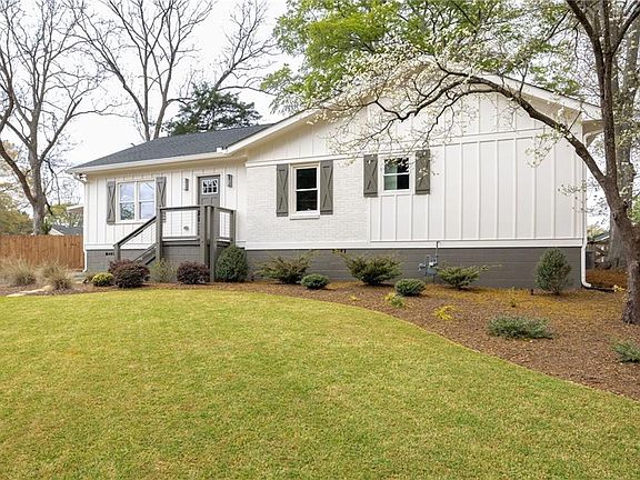 3rd image of 3300 Ridgecrest Rd SE