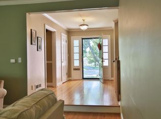 3203 Alden Dell, Louisville, KY 40207