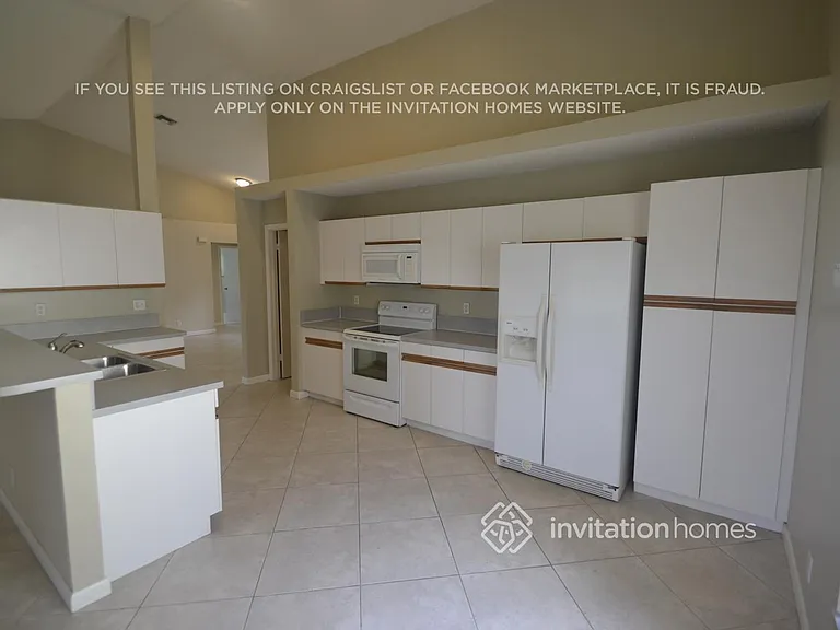12476 SW 1st St — Photo 5