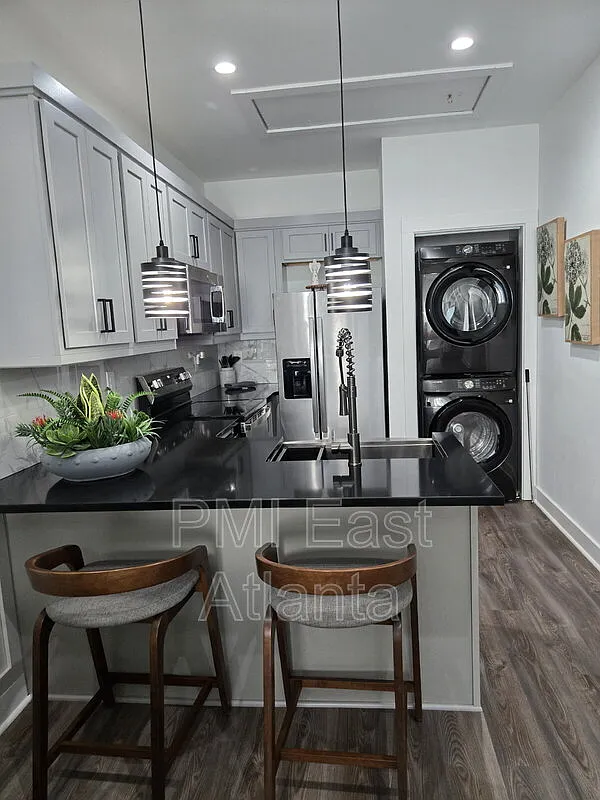 2 bed, 1.0 bath, 615 sqft, $2,250 — Photo 4