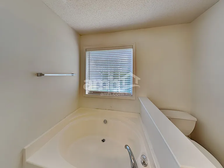 208 Mackenzie Ct — Photo 13