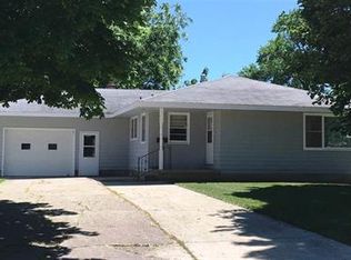 624 W Court St, New Hampton, IA 50659